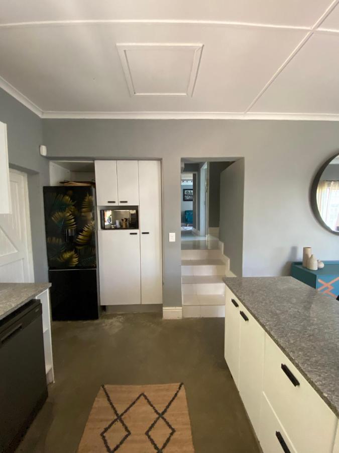 Cosy And Unique Family Retreat In Hout Bay Villa Cape Town Exterior photo